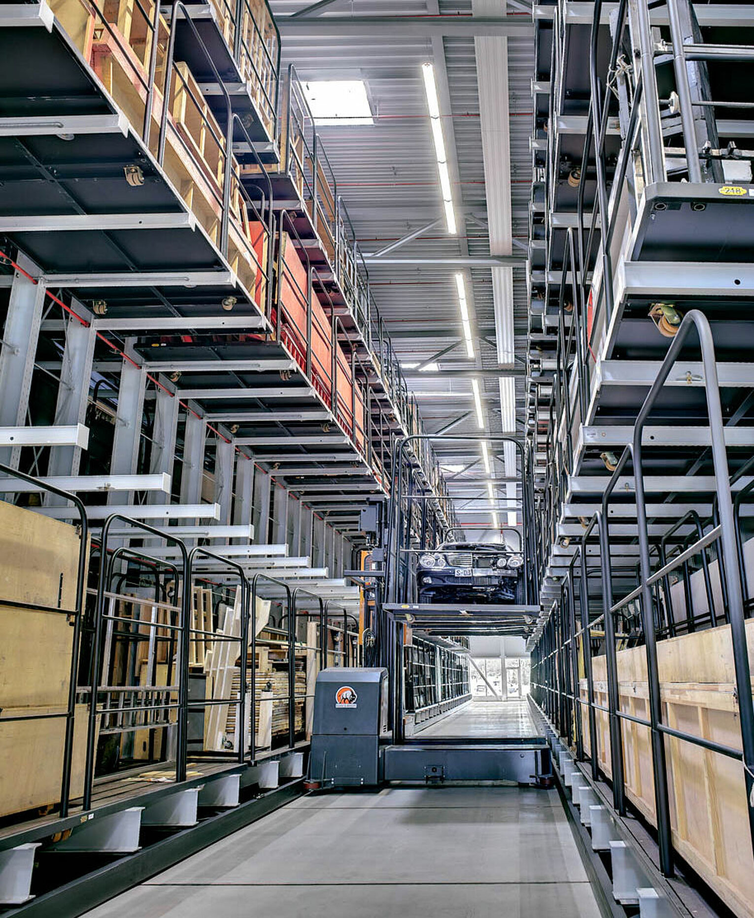 [Translate "Slovenia"] Mobile cantilever racking