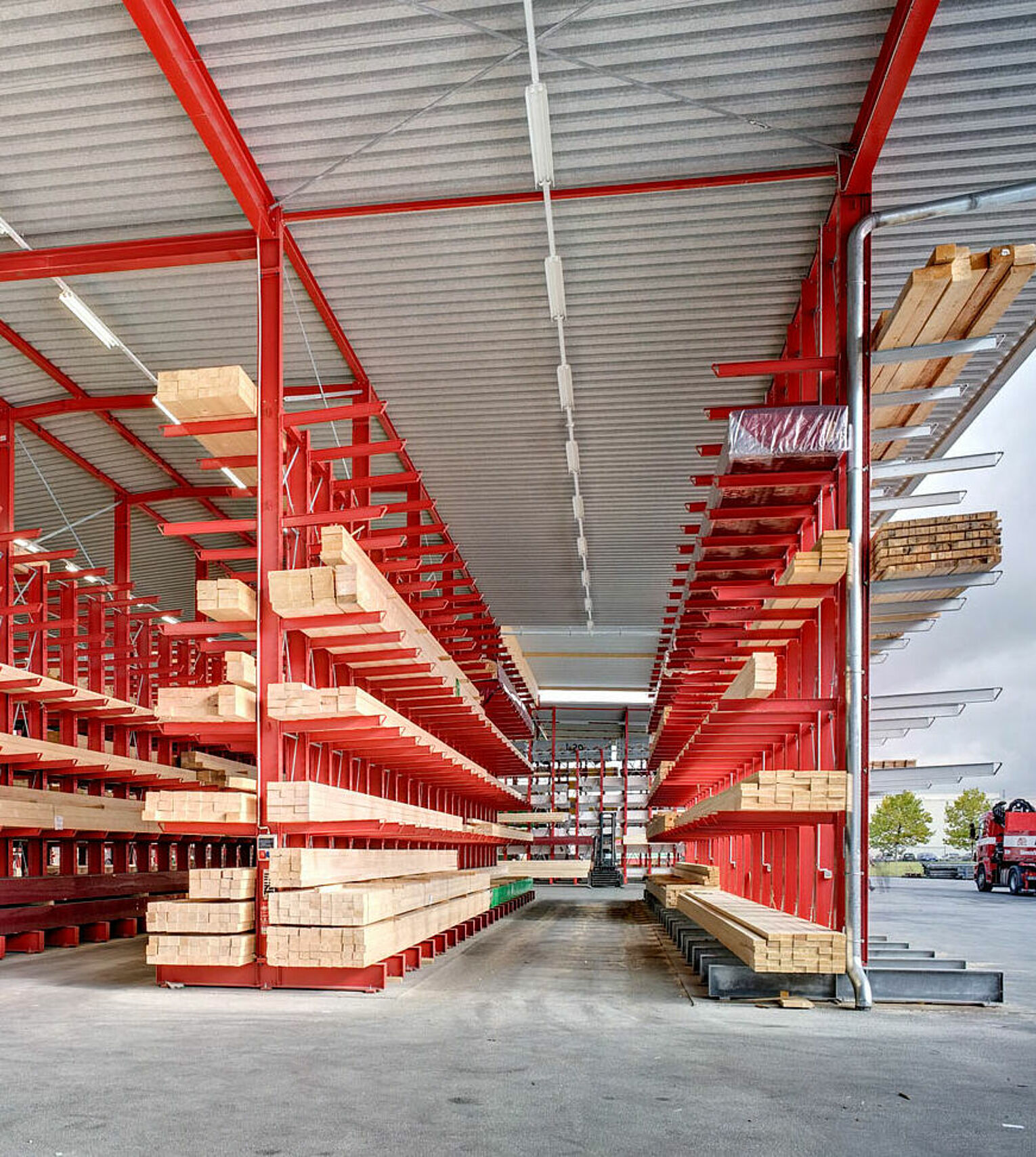 [Translate "Slovenia"] Rack-clad warehouse Cantilever racking