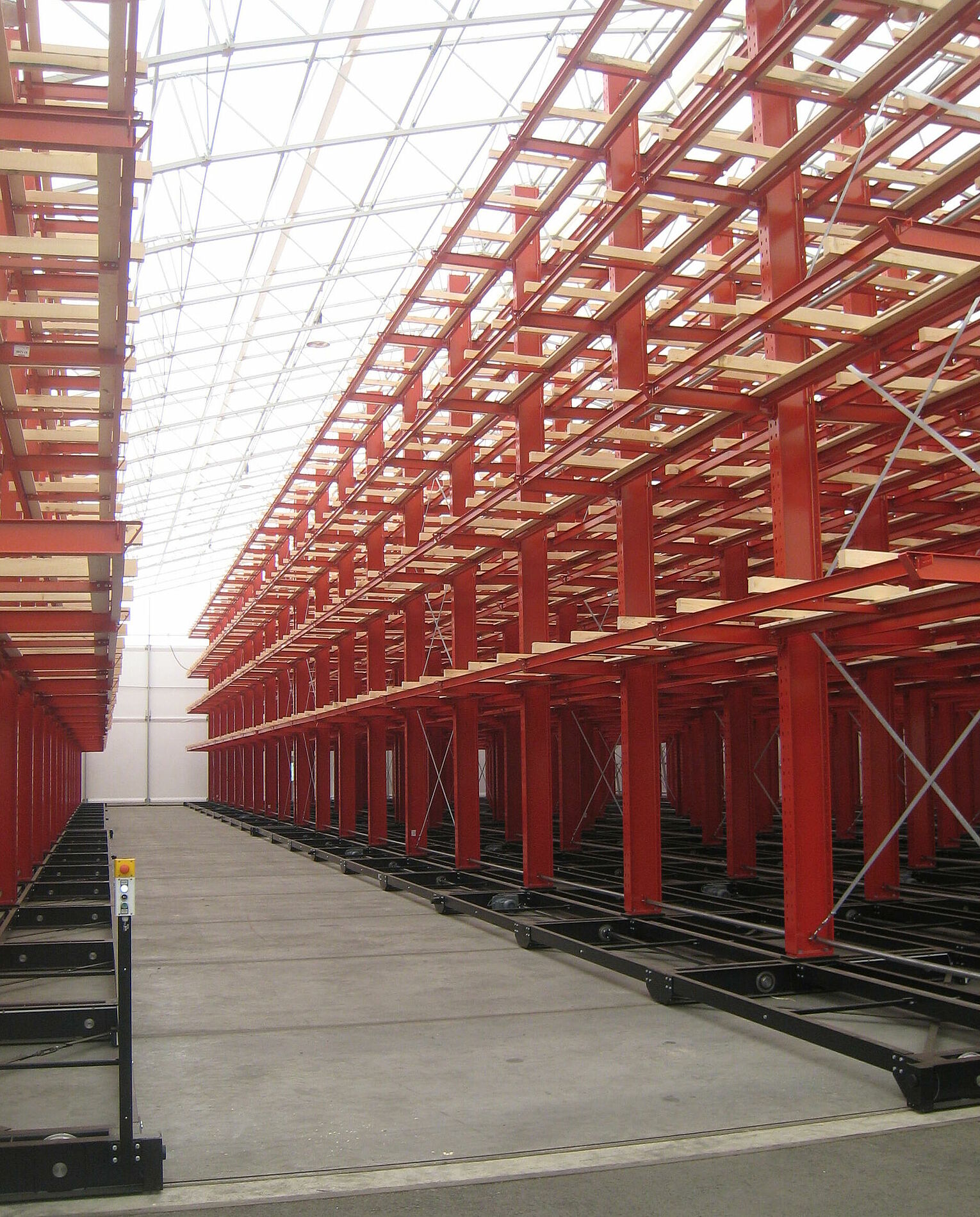 [Translate "Slovenia"] Mobile cantilever racking