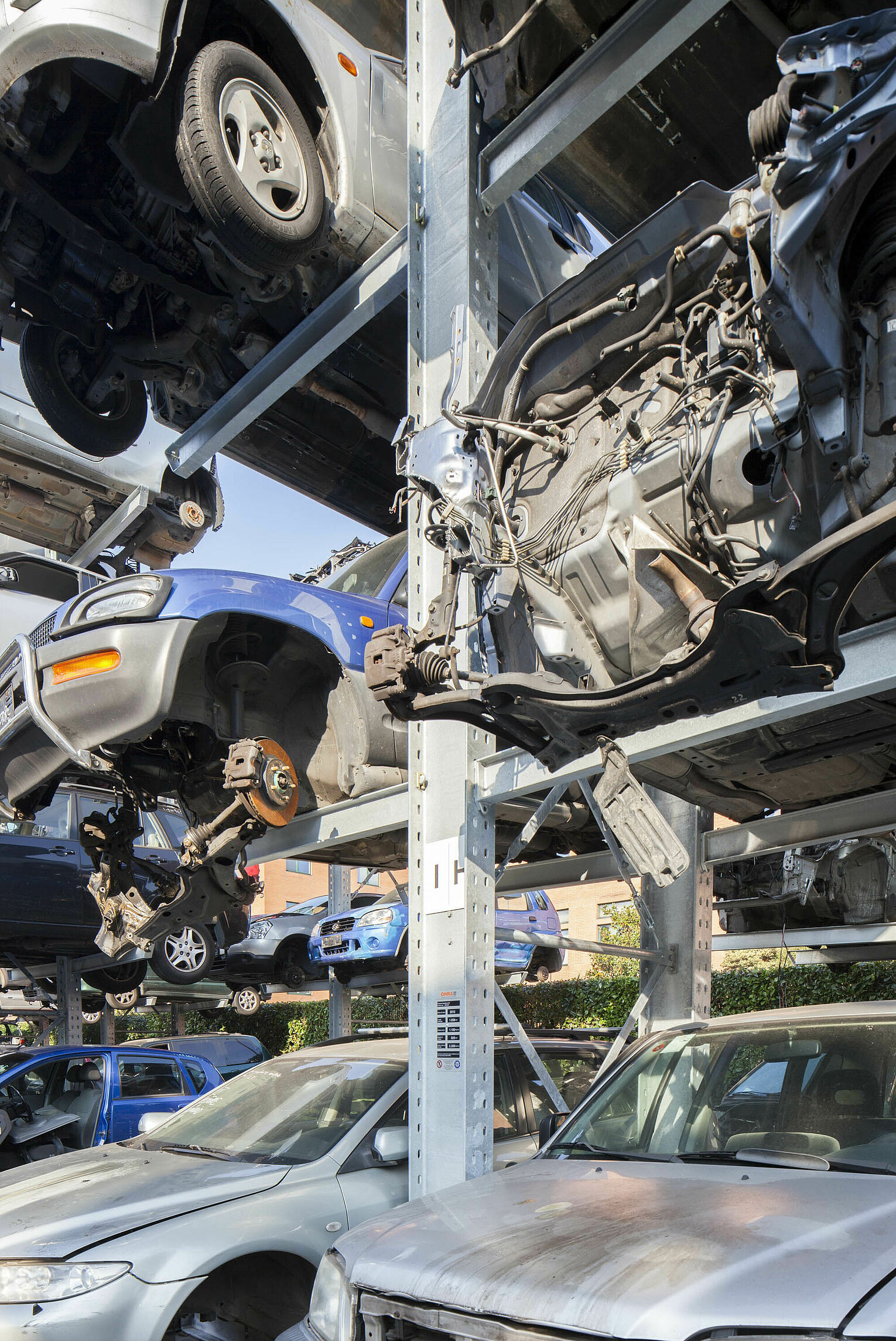 [Translate "Slovenia"] Cantilever racking Car dismantler