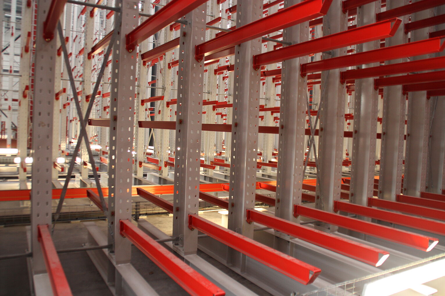 [Translate "Slovenia"] Cantilever racking system