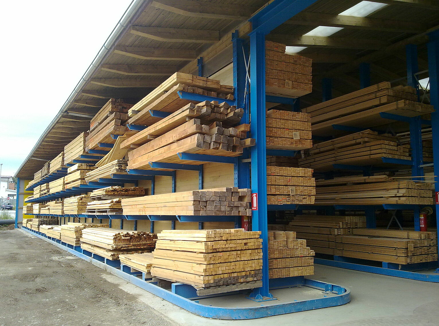 [Translate "Slovenia"] Rack-clad warehouse Cantilever racking