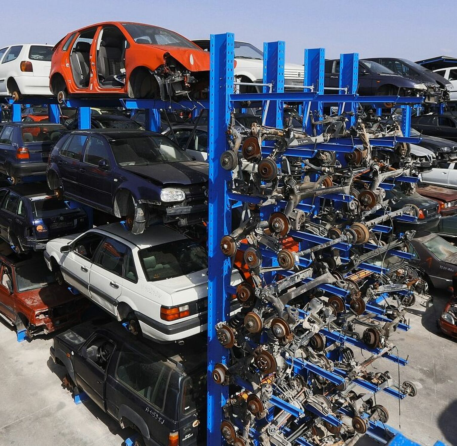 [Translate "Slovenia"] Cantilever racking Car dismantler