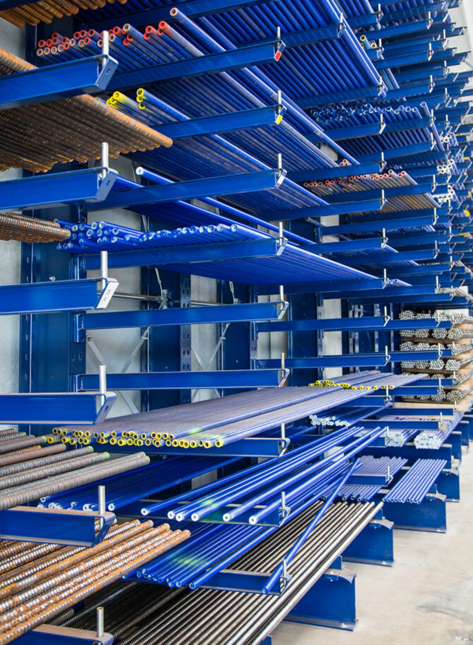 [Translate "Slovenia"] Cantilever racking Industry solution